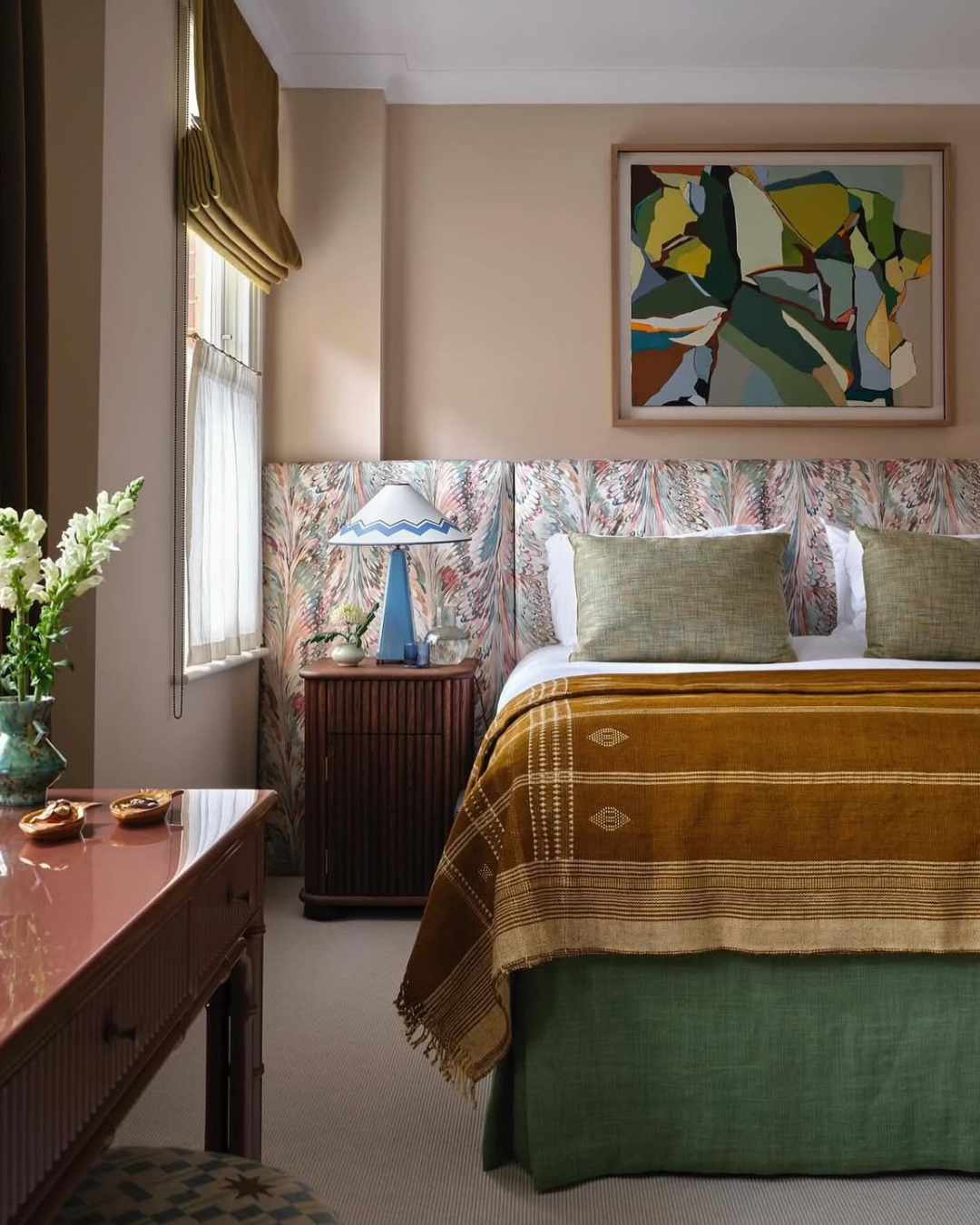 GUEST BEDROOM ART IDEAS: HOW TO BRING THE ROOM TOGETHER